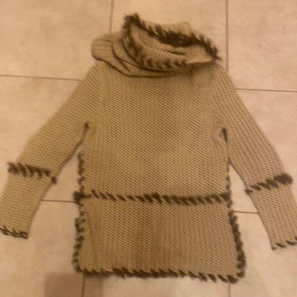 Escada sweater - Picture 1 of 7